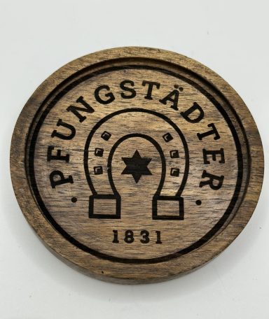 Untersetzer mit dem Text "PFUNGSTÄDTER" und einer Hufeisen-Illustration, Jahr 1831.